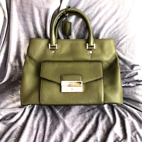 Michael Kors Handbags - 🔥HP🔥Michael Kors handbag green color M size